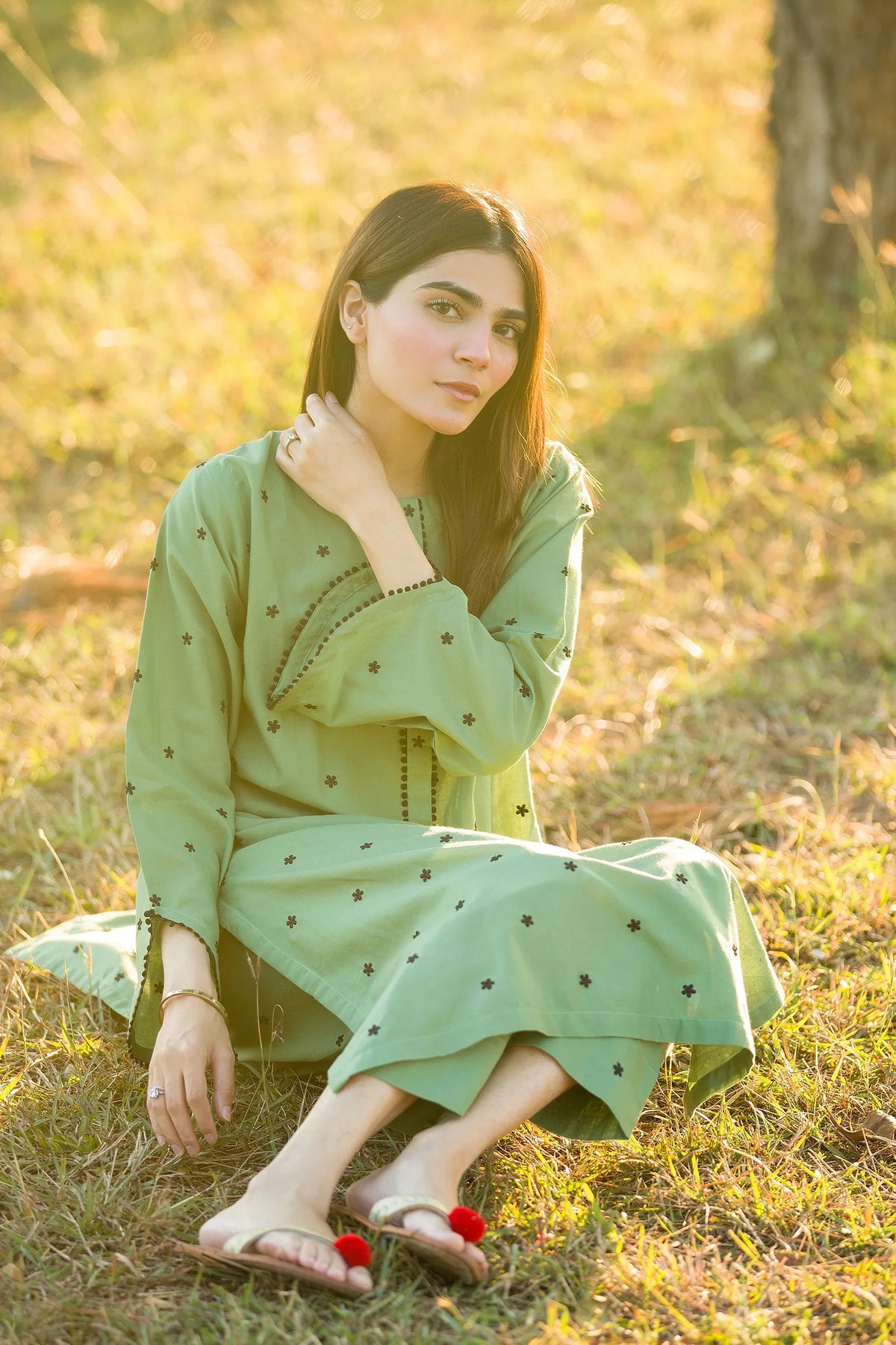 Nilofer- Green Embroidered Lawn 2 Piece